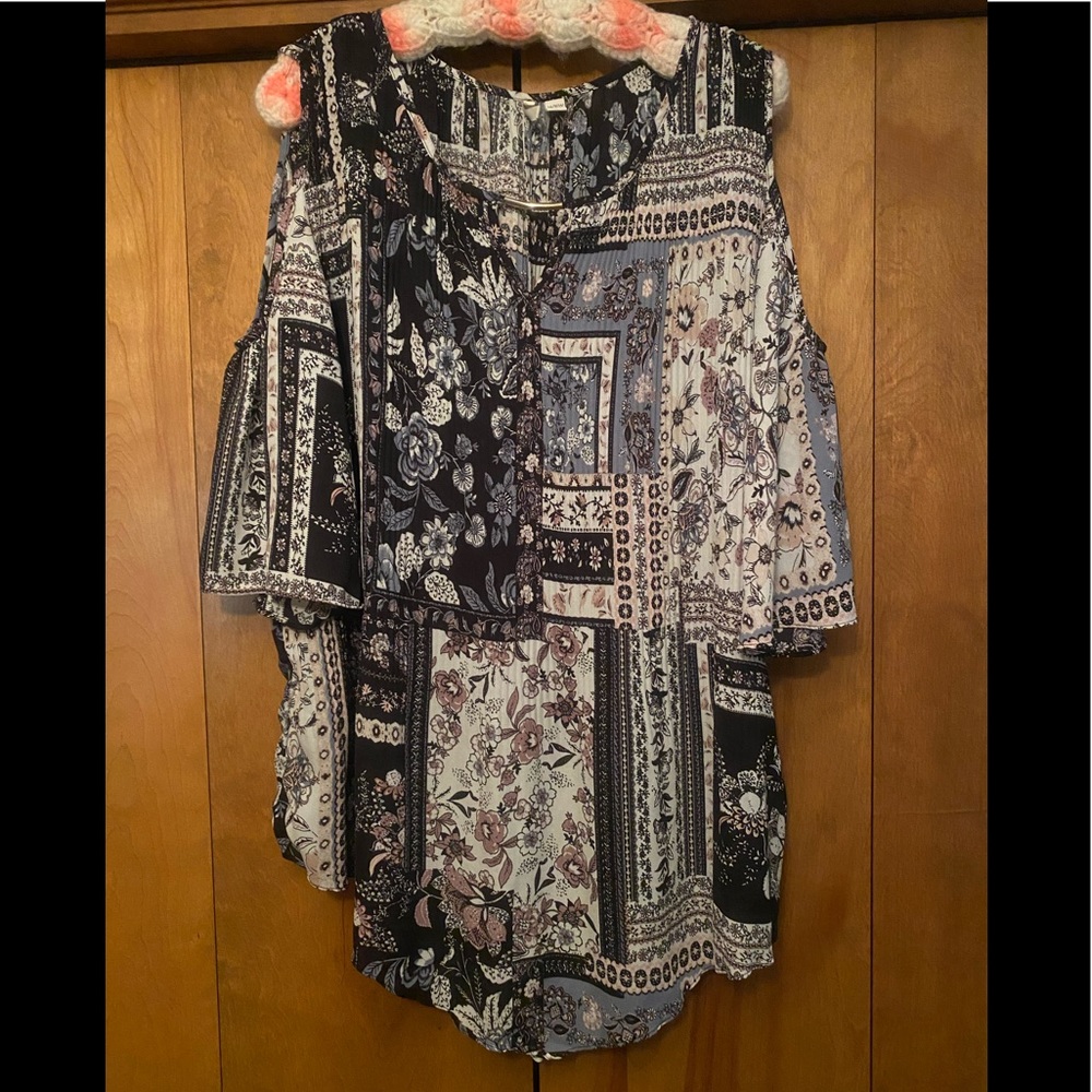 EUC. Cold Shoulder EST. 1946 Blouse. Size 14/16